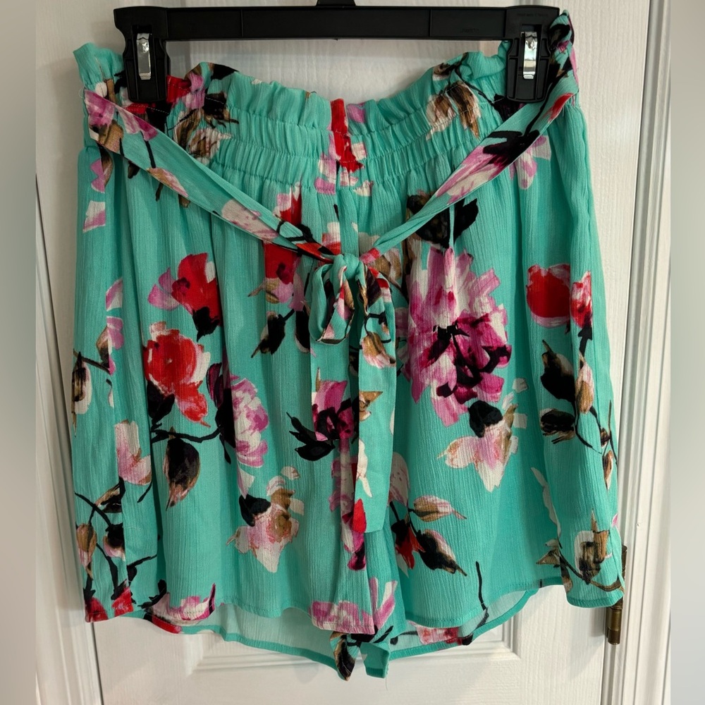 Staccato brand aqua floral shorts - size large EUC